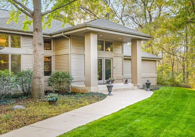 Photo 2 of Single family home for sale at 6611 Halverson Dr, Rockford, IL 61109 | MLS# 12794845 | Listing updated on 2026-10-27