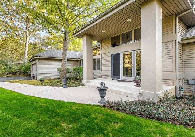 Photo 3 of Single family home for sale at 6611 Halverson Dr, Rockford, IL 61109 | MLS# 12794845 | Listing updated on 2026-10-27