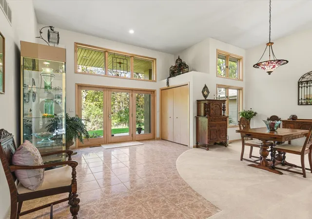 Photo 4 of Single family home for sale at 6611 Halverson Dr, Rockford, IL 61109 | MLS# 12794845 | Listing updated on 2026-10-27