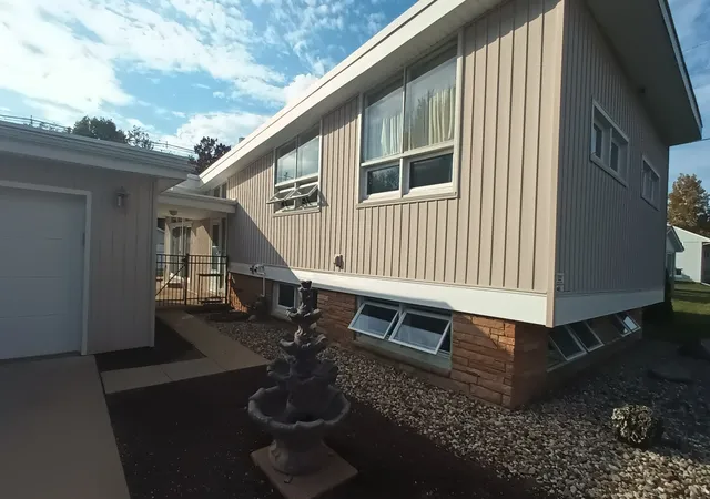 Photo 2 of Single family home for sale at 1109 S Westlawn Ave, Champaign, IL 61821 | MLS# 12794853 | Listing updated on 2026-10-27