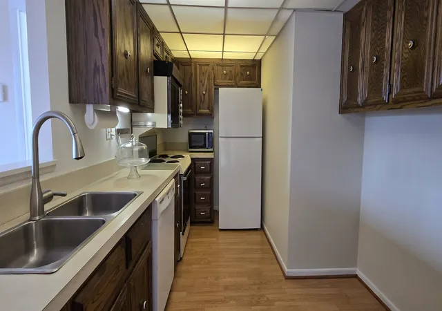 Photo 4 of Condo for sale at 1504 Woodbridge Rd #2B, Joliet, IL 60436 | MLS# 12794865 | Listing updated on 2026-10-28