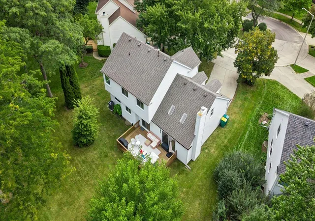 Photo 4 of Single family home for sale at 2328 Acorn Pl, Buffalo Grove, IL 60089 | MLS# 12794869 | Listing updated on 2026-10-29