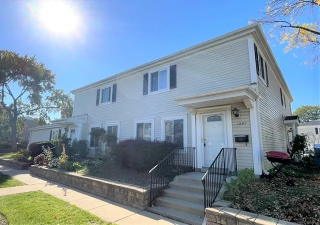 Photo 1 of Townhouse for sale at 1397 Quaker Ln #131-C, Prospect Heights, IL 60070 | MLS# 12794873 | Listing updated on 2026-10-27