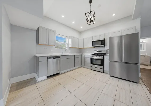 Photo 4 of House for sale at 7721 S Emerald Ave, Chicago, IL 60620 | MLS# 12794880 | Listing updated on 2026-10-27