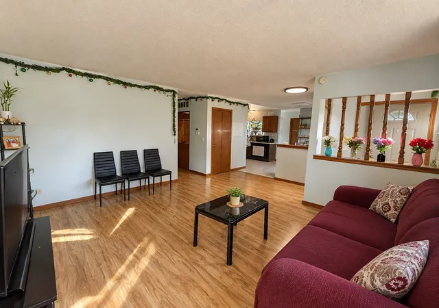 Photo 3 of Single family home for sale at 2081 Oriole Ln, Glendale Heights, IL 60139 | MLS# 12794881 | Listing updated on 2026-10-27