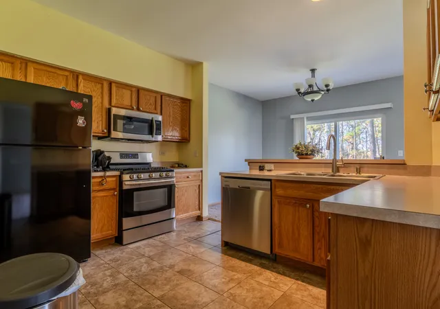 Photo 4 of Townhouse for sale at 625 Benton Rd, Lake Villa, IL 60046 | MLS# 12794885 | Listing updated on 2026-10-28