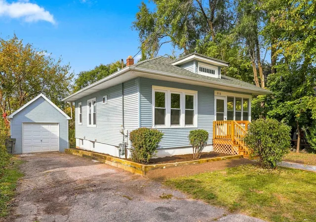 Photo 1 of Single family home for sale at 616 Raymond St, Elgin, IL 60120 | MLS# 12794891 | Listing updated on 2026-10-29