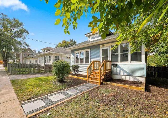 Photo 2 of Single family home for sale at 616 Raymond St, Elgin, IL 60120 | MLS# 12794891 | Listing updated on 2026-10-29