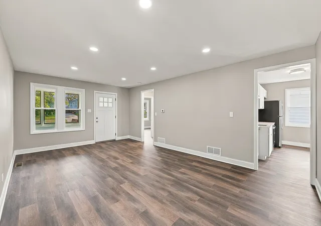 Photo 3 of Single family home for sale at 616 Raymond St, Elgin, IL 60120 | MLS# 12794891 | Listing updated on 2026-10-29