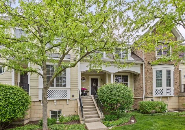 Townhouse for sale at 1907 Lynn Cir, Libertyville, IL 60048 | MLS# 12794910