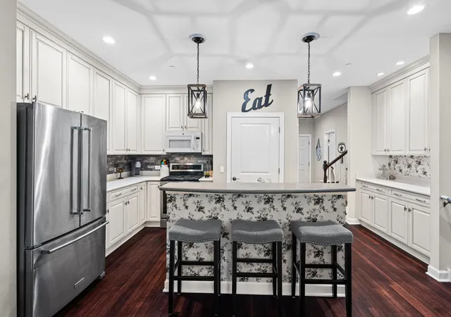 Photo 2 of Townhouse for sale at 1907 Lynn Cir, Libertyville, IL 60048 | MLS# 12794910 | Listing updated on 2026-10-29