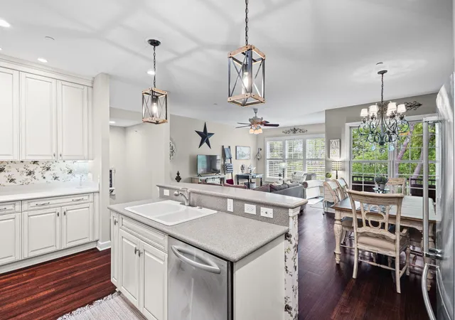 Photo 3 of Townhouse for sale at 1907 Lynn Cir, Libertyville, IL 60048 | MLS# 12794910 | Listing updated on 2026-10-29
