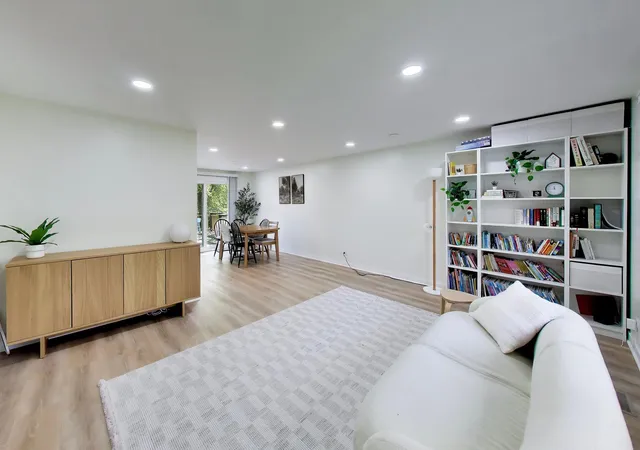 Photo 4 of Single family home for sale at 713 Slingerland Dr, Schaumburg, IL 60193 | MLS# 12794931 | Listing updated on 2026-10-27