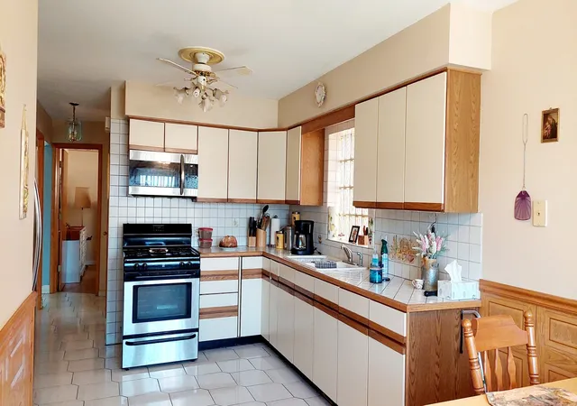 Photo 4 of Single family home for sale at 4927 Harold Ave, Schiller Park, IL 60176 | MLS# 12794935 | Listing updated on 2026-10-29