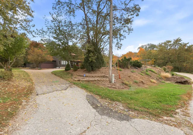 Photo 4 of Single family home for sale at 1012 S High St, Port Byron, IL 61275 | MLS# 12794936 | Listing updated on 2026-10-27