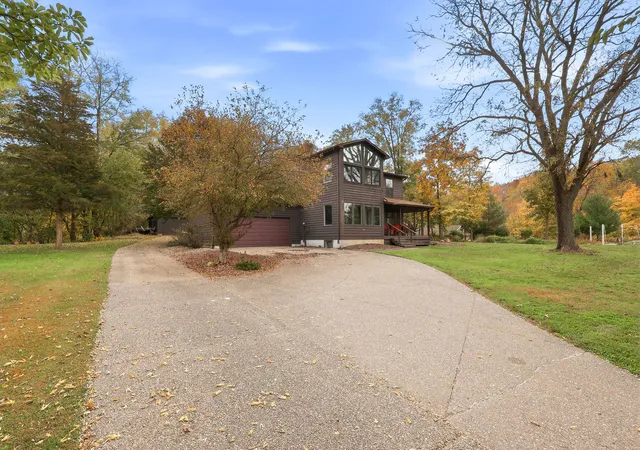 Photo 3 of Single family home for sale at 1012 S High St, Port Byron, IL 61275 | MLS# 12794936 | Listing updated on 2026-10-27