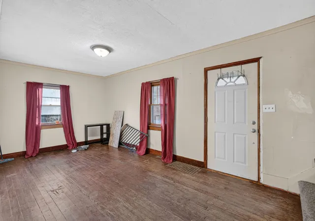 Photo 1 of Single family home for sale at 216 Keck Ave, Aurora, IL 60505 | MLS# 12794937 | Listing updated on 2026-10-27