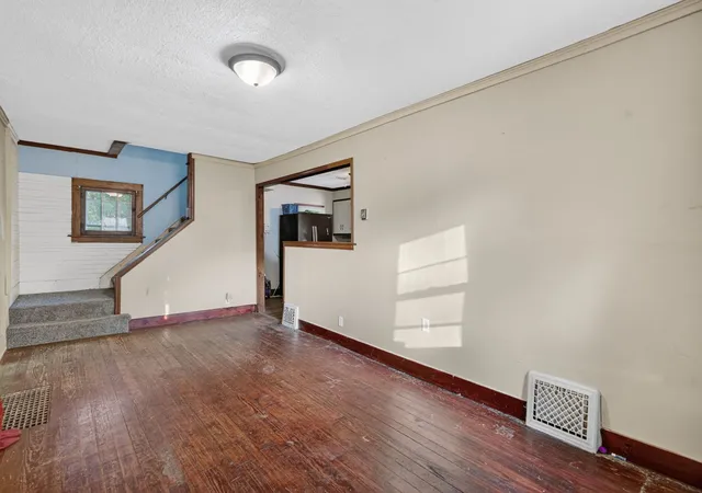 Photo 3 of Single family home for sale at 216 Keck Ave, Aurora, IL 60505 | MLS# 12794937 | Listing updated on 2026-10-27