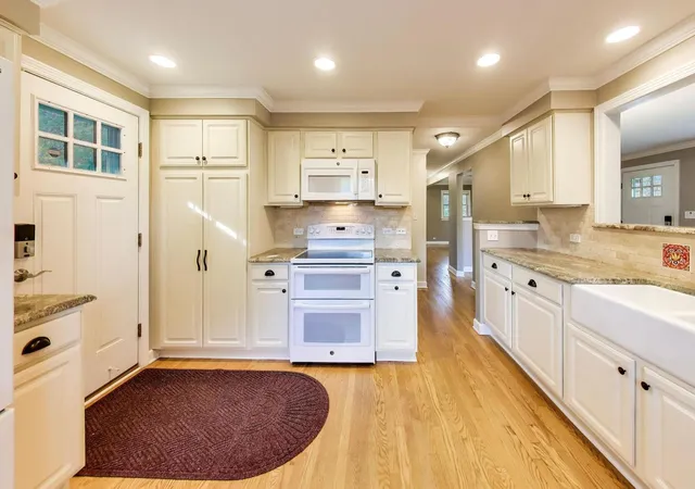Photo 4 of Single family home for sale at 1059 Betty Dr, Lake Zurich, IL 60047 | MLS# 12794940 | Listing updated on 2026-10-29
