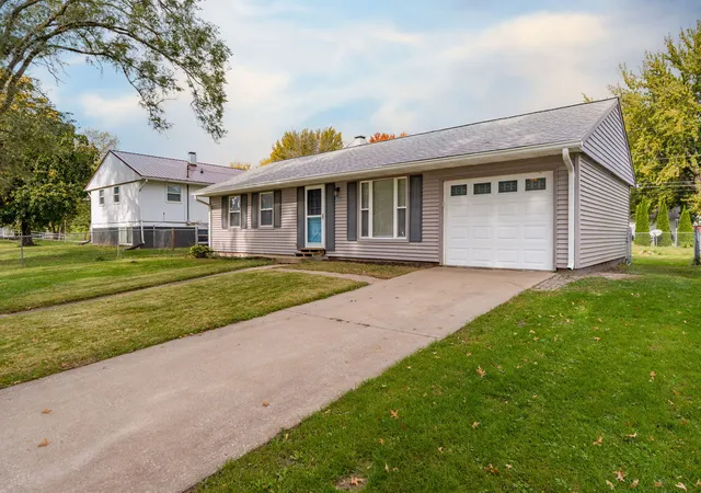 Photo 2 of Single family home for sale at 807 E 3rd Avenue, Milan, IL 61264 | MLS# 12794942 | Listing updated on 2026-10-29