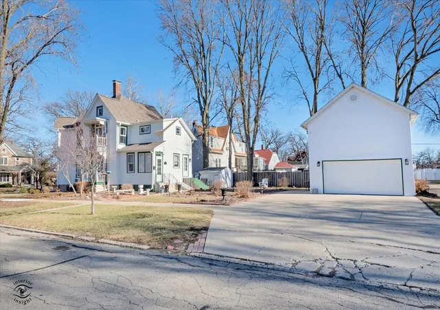 Photo 1 of Single family home for sale at 303 E Prospect Ave, Ottawa, IL 61350 | MLS# 12794951 | Listing updated on 2026-10-28