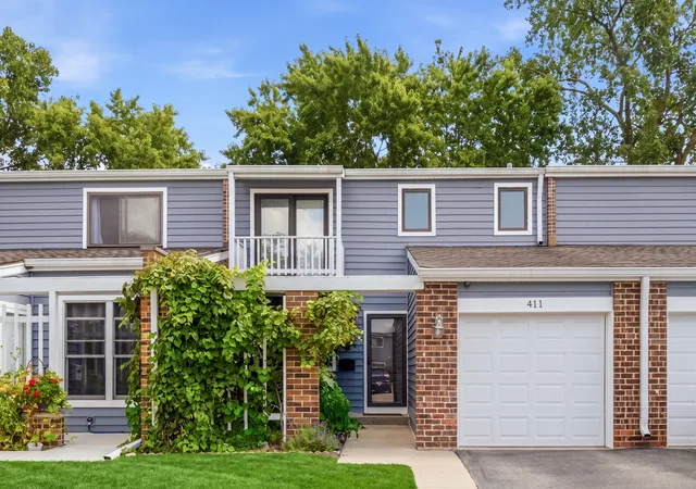 Townhouse for sale at 411 Hickory Dr, Wheeling, IL 60090 | MLS# 12794961