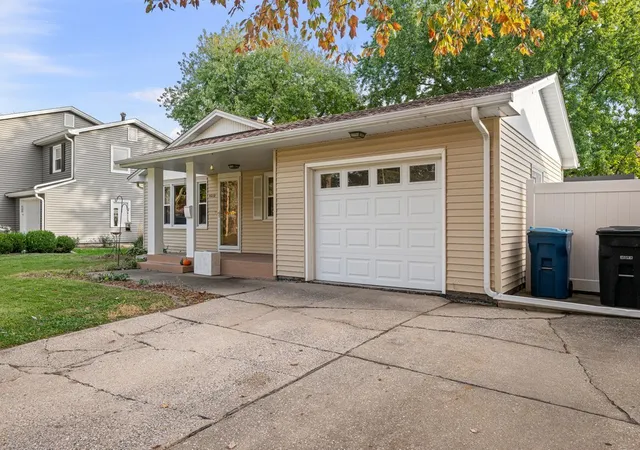 Photo 2 of Single family home for sale at 4512 25th Avenue, Rock Island, IL 61201 | MLS# 12794970 | Listing updated on 2026-10-28
