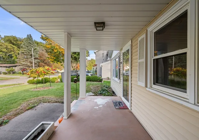 Photo 4 of Single family home for sale at 4512 25th Avenue, Rock Island, IL 61201 | MLS# 12794970 | Listing updated on 2026-10-28