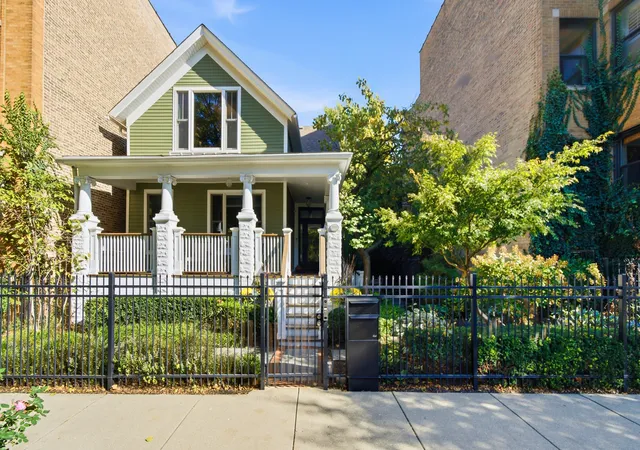 Photo 1 of Single family home for sale at 1909 N Humboldt Blvd, Chicago, IL 60647 | MLS# 12794987 | Listing updated on 2026-10-28