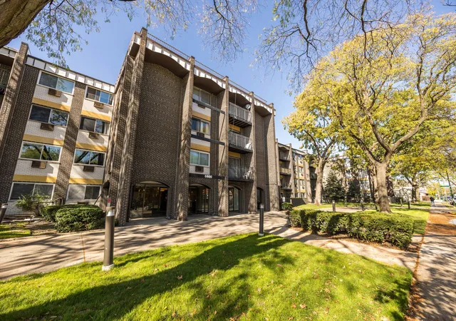 Photo 1 of Condo for sale at 6800 N California Ave #4i, Chicago, IL 60645 | MLS# 12795007 | Listing updated on 2026-10-28
