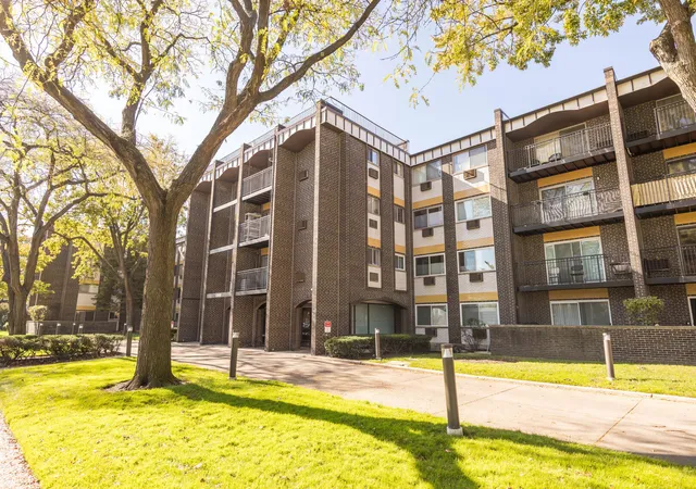 Photo 2 of Condo for sale at 6800 N California Ave #4i, Chicago, IL 60645 | MLS# 12795007 | Listing updated on 2026-10-28