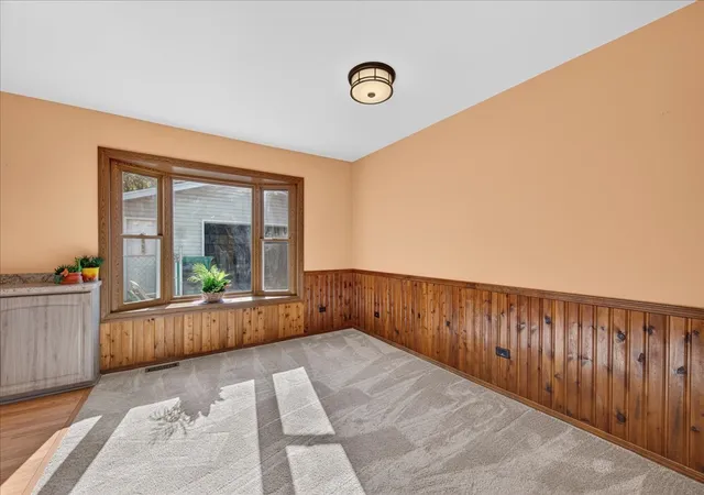 Photo 4 of Single family home for sale at 137 Saint Armand Ln, Wheeling, IL 60090 | MLS# 12795020 | Listing updated on 2026-10-29