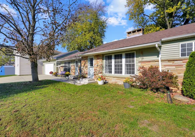 Photo 1 of Single family home for sale at 136 Laurel St, Wilmington, IL 60481 | MLS# 12795021 | Listing updated on 2026-10-29