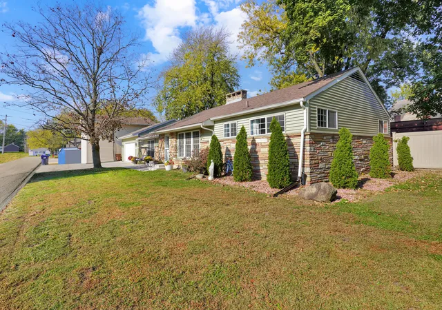Photo 4 of Single family home for sale at 136 Laurel St, Wilmington, IL 60481 | MLS# 12795021 | Listing updated on 2026-10-29