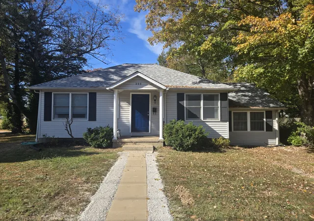 Single family home for sale at 200 N Oakland Ave, Carbondale, IL 62901 | MLS# 12795024