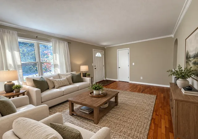 Photo 4 of Single family home for sale at 200 N Oakland Ave, Carbondale, IL 62901 | MLS# 12795024 | Listing updated on 2026-10-28
