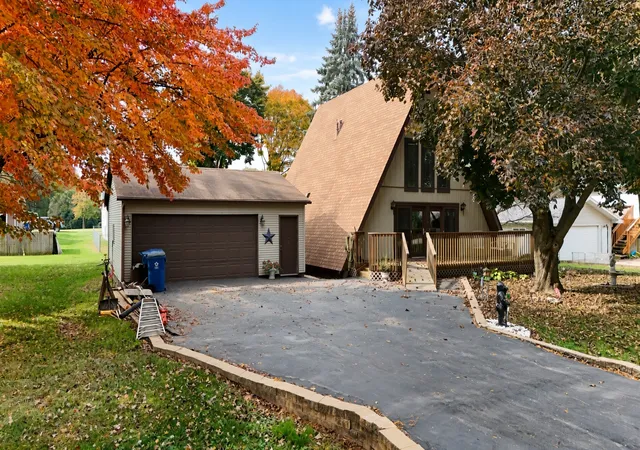 Photo 1 of Single family home for sale at 404 9th Avenue S, Albany, IL 61230 | MLS# 12795026 | Listing updated on 2026-10-27