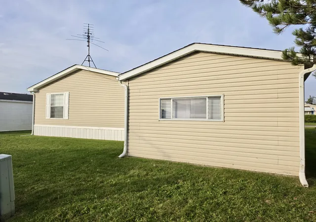 Photo 3 of Manufactured home for sale at 11 Blue Bird Ln, Beecher, IL 60401 | MLS# 12795032 | Listing updated on 2026-10-29