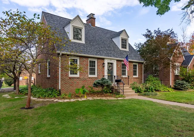 Photo 3 of Single family home for sale at 2944 Middle Rd, Davenport, IA 52803 | MLS# 12795037 | Listing updated on 2026-10-28