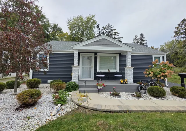 Photo 2 of Single family home for sale at 914 Landon Ave, Winthrop Harbor, IL 60096 | MLS# 12795052 | Listing updated on 2026-10-28