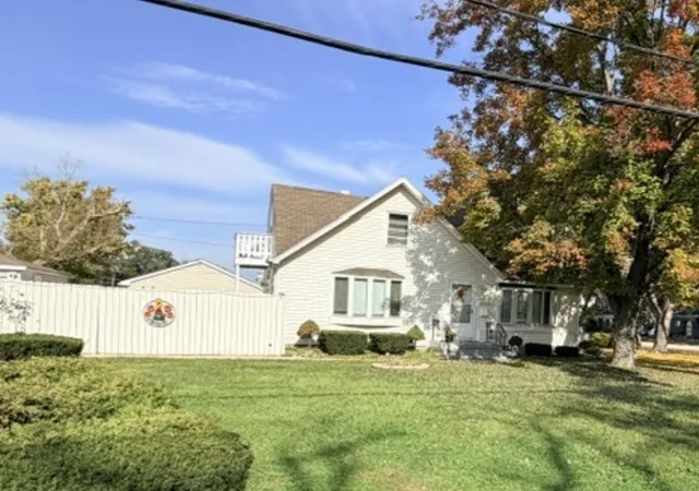 Photo 1 of Single family home for sale at 800 N Roy Ave, Melrose Park, IL 60164 | MLS# 12795056 | Listing updated on 2026-10-29