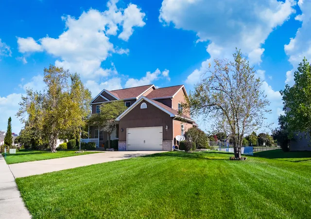 Photo 1 of Single family home for sale at 1618 English Oak Dr, Champaign, IL 61822 | MLS# 12795059 | Listing updated on 2026-10-29