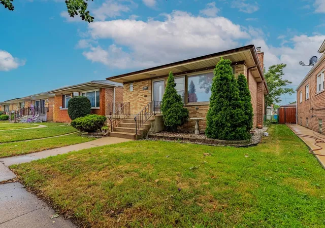 Photo 2 of Single family home for sale at 11120 S Ewing Ave, Chicago, IL 60617 | MLS# 12795071 | Listing updated on 2026-10-27