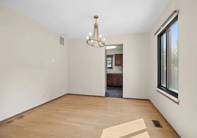 Photo 4 of Single family home for sale at 556 Foxford Rd, Bartlett, IL 60103 | MLS# 12795084 | Listing updated on 2026-10-27