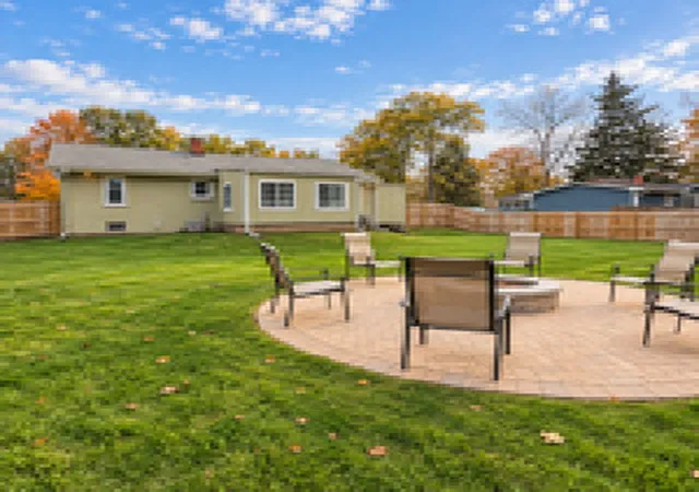Photo 2 of Single family home for sale at 1104 Pine St, Fox River Grove, IL 60021 | MLS# 12795094 | Listing updated on 2026-10-28
