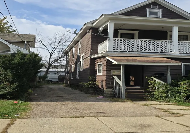 Photo 3 of Multi family home for sale at 511 Jackson St, Aurora, IL 60505 | MLS# 12795099 | Listing updated on 2026-10-29