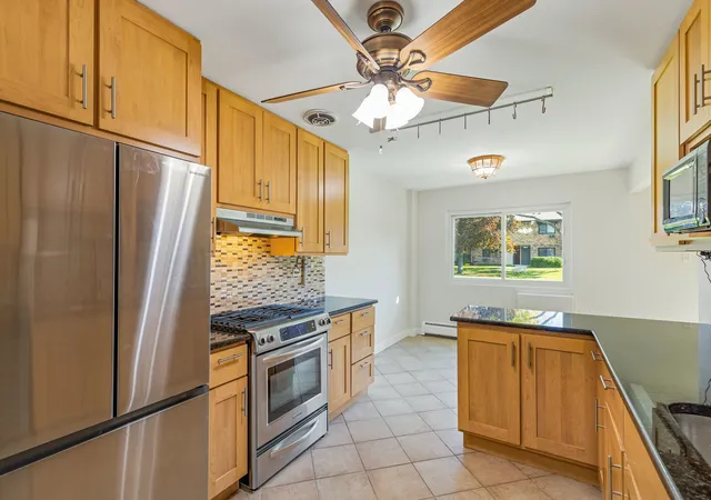 Listing Photo 1 - Condo for sale in building located at 2616 N Windsor Dr, Arlington Heights, IL 60004 - Unit #103
