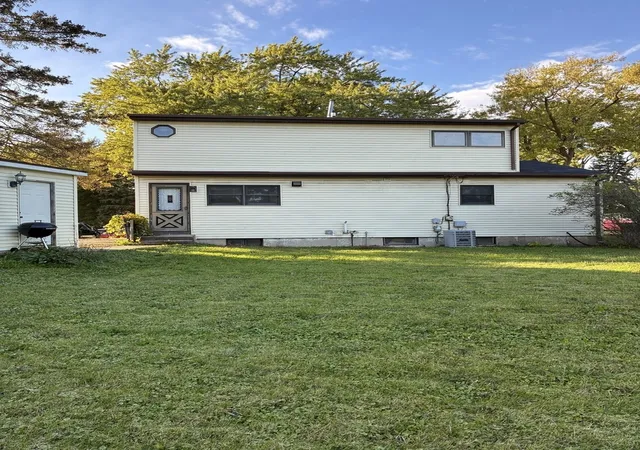 Photo 2 of Single family home for sale at 1040 Larkdale Row, Wauconda, IL 60084 | MLS# 12795149 | Listing updated on 2026-10-28