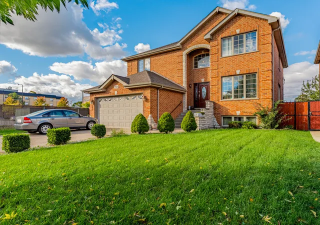 Single family home for sale at 7124 W 81st Place, Burbank, IL 60459 | MLS# 12795153