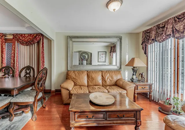 Photo 4 of Single family home for sale at 7124 W 81st Place, Burbank, IL 60459 | MLS# 12795153 | Listing updated on 2026-10-28